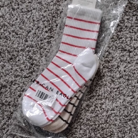 American Eagle Outfitters Accessories - American Eagle 90s Crew Socks 2 Pair
